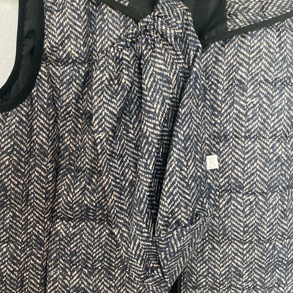 Vest - Picture 4 of 6